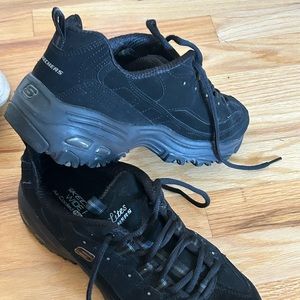 Skechers womens size 9.5 like new condition. Great support